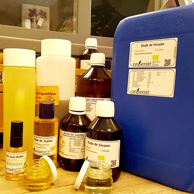 Huile végétale pour les massages de la tête