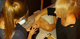 Formation massage du cuir chevelu allongé Shiro D Sens pour les coiffeurs à vallet et Nantes
